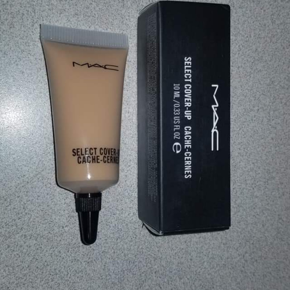 MAC concealer